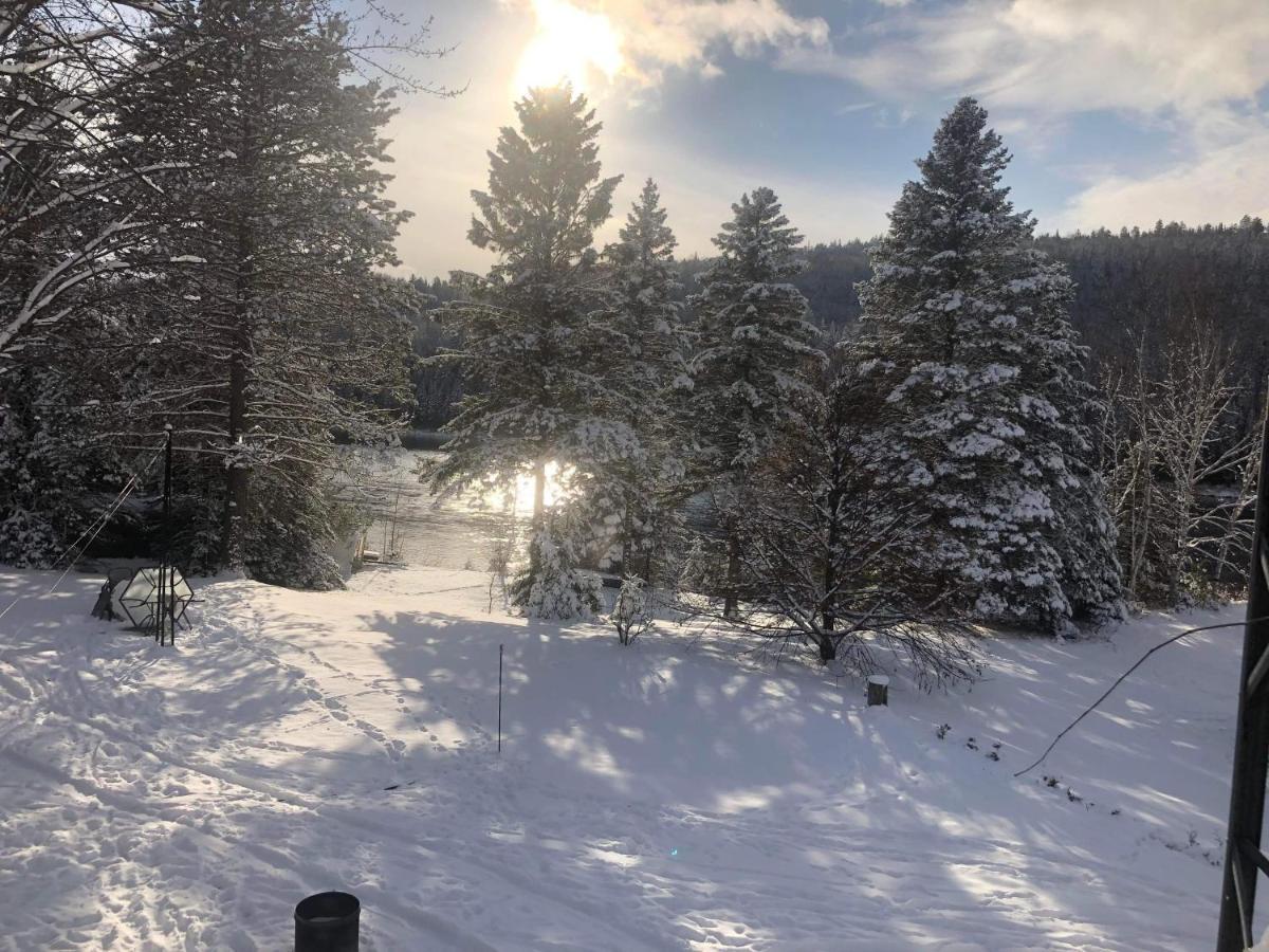 Chalet Au Bord Du St-Maurice La Tuque Esterno foto
