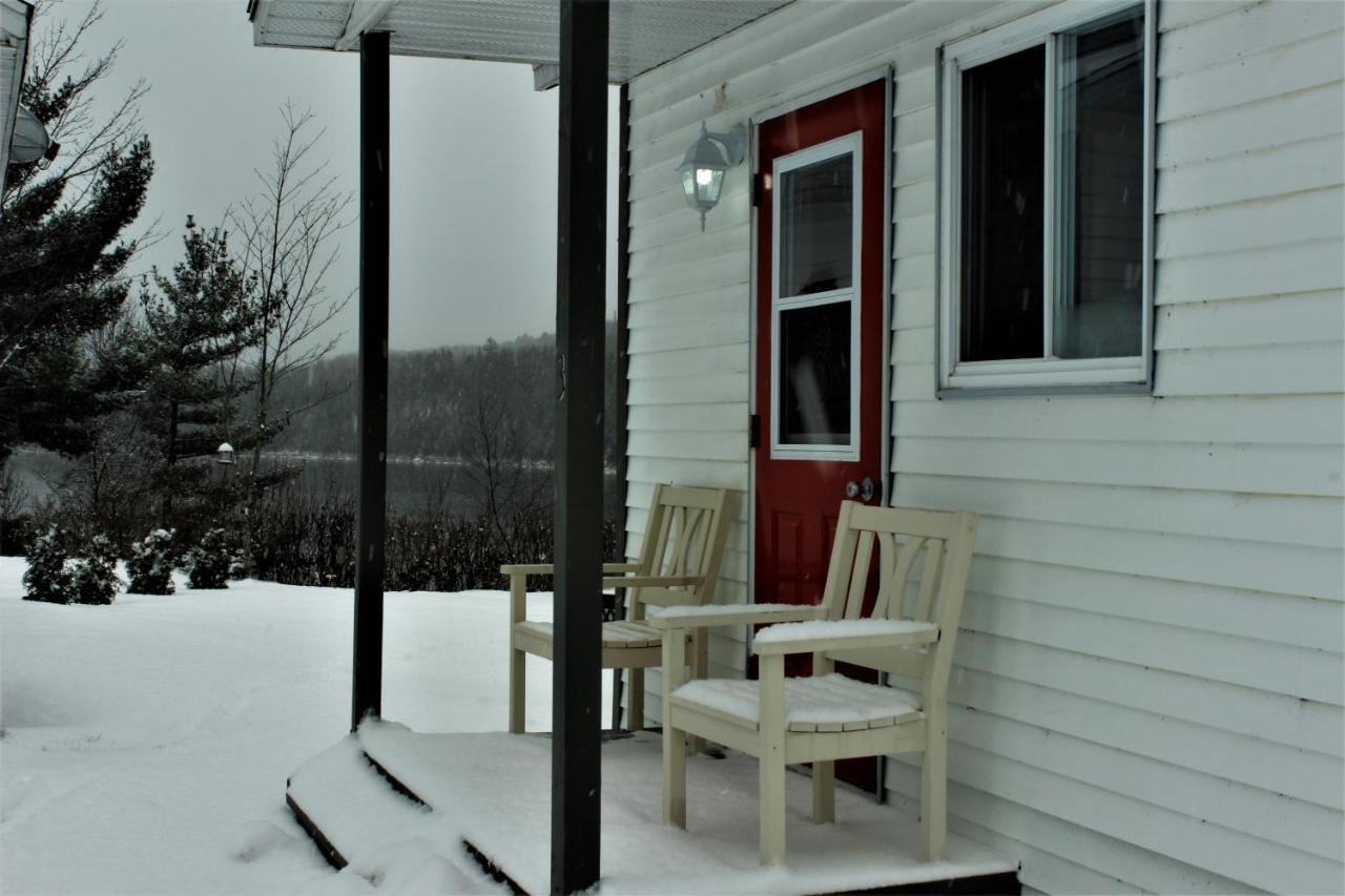 Chalet Au Bord Du St-Maurice La Tuque Esterno foto